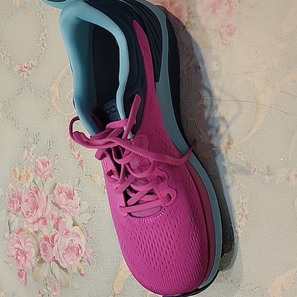 Women's TOPO Ultrafly 4 Athletic Tennis Shoes - Picture 11 of 15